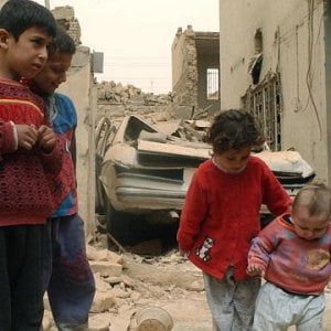Mosul, circa diecimila ragazzini in fuga che hanno bisogno d'aiuto