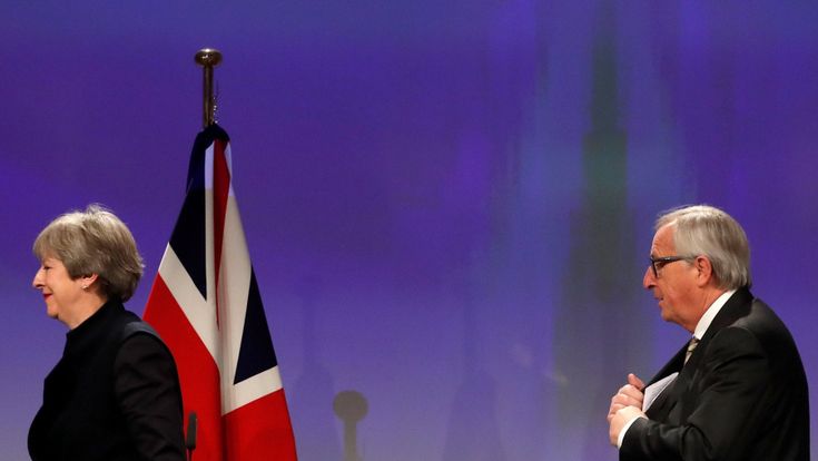 Ue-Regno Unito, c'è intesa. Ma May frena per una telefonata da Belfast