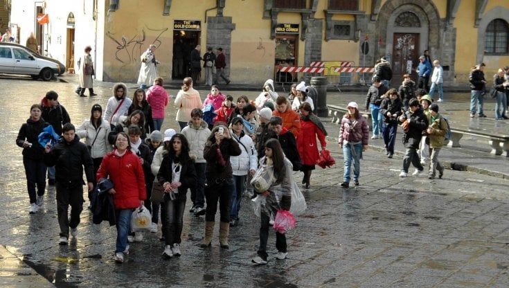 Addio mete e musei esteri: inflazione e caro carburanti pesano sulle gite d'istruzione