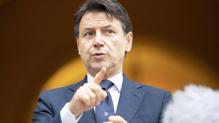 Il premier e il piano di riserva per sfuggire alle critiche e riaprire già il 18 maggio