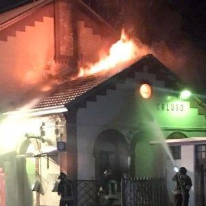 Fiamme alla stazione di Caluso, quindici giorni fa l'incidente al passaggio a livello