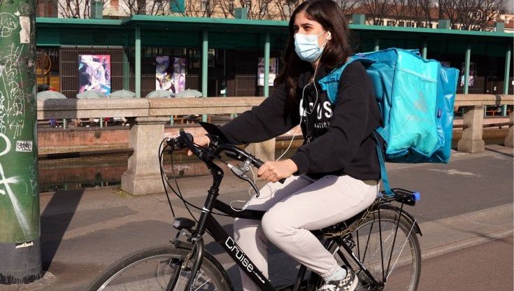 Marianna, la studentessa rider: "Mi impegno ma pedalo mezz'ora e prendo due o tre euro"