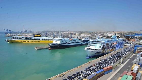 Civitavecchia, battaglia sul fronte del porto: dossier e veleni per il rinnovo dell'Autorità