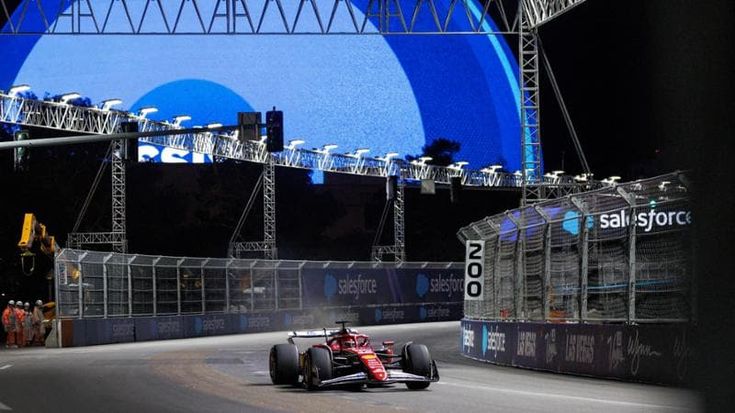 Leclerc fermato da un tombino nelle libere a Las Vegas: Norris il più veloce