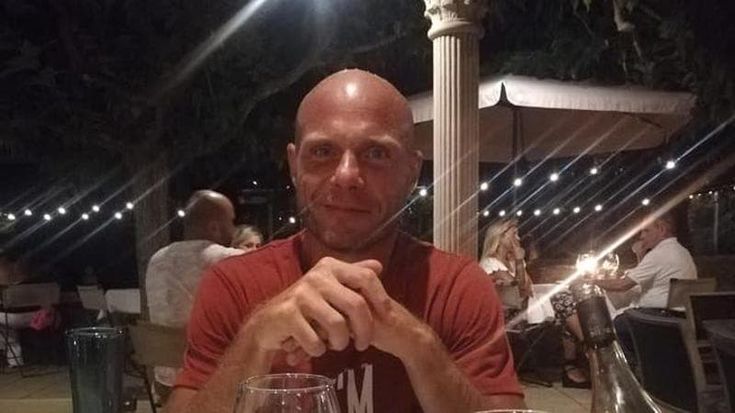 Manziana (Roma), 39enne muore sbranato dai rottweiler mentre fa jogging nel bosco. Il proprietario dei tre cani: “Mai stati aggressivi, sono disperato”