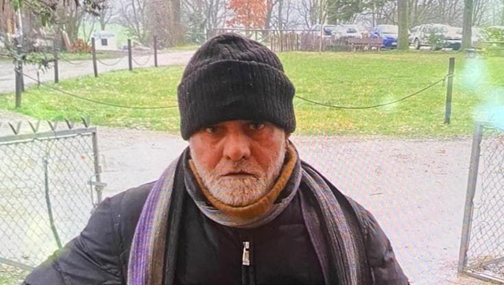 Stroncato da caldo e disagi, è morto Alì Niamat: si rifugiava nel parco del centro Ausl