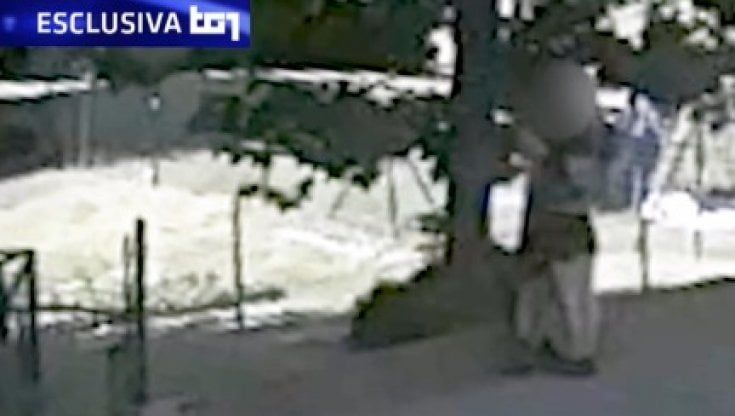 L'abbraccio di Chiara Gualzetti con l'amico che l'ha uccisa nell'ultimo video che ritrae la 16enne