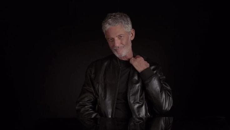 "Questo non è Brad Pitt": lo spot autoironico di Fiorello per lanciare la sua nuova trasmissione