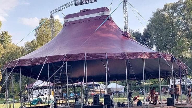 Il teatro InStabile è salvo: il tendone verrà smontato il 5 aprile e rimontato in autunno