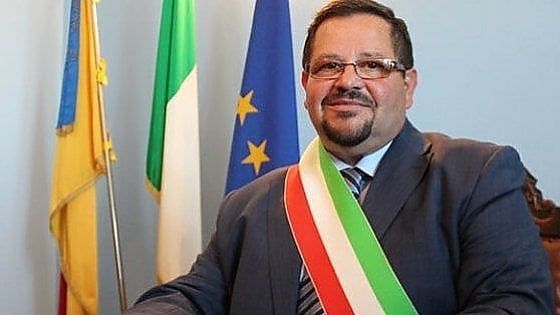 Gela, i partiti scaricano Messinese: il sindaco richiama i vecchi assessori