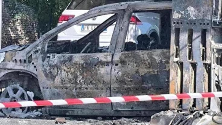 Braccianti bruciati, il gip: “Prima una rissa in casa per i contratti, poi la strage premeditata”