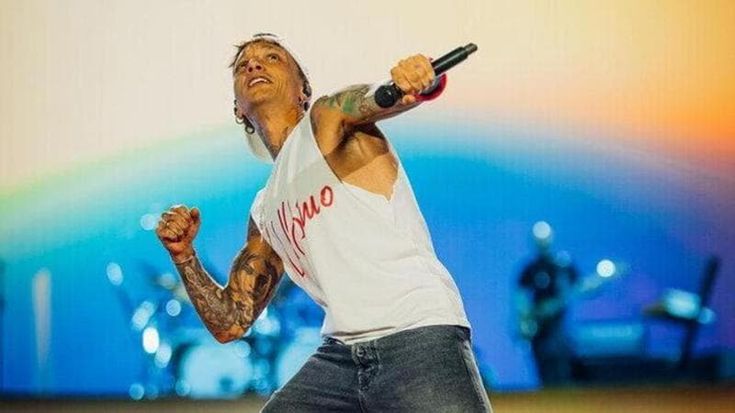 Ultimo, sorpresa per i fan: assiste al docufilm del suo concerto a Tor Vergata in un cinema di Roma