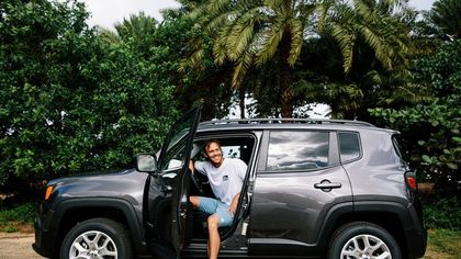 I surfisti della World Surf League Filipe Toledo e Nikki Van Dijk ora insieme a Jordy Smith e Malia Manuel come Ambassador del marchio Jeep