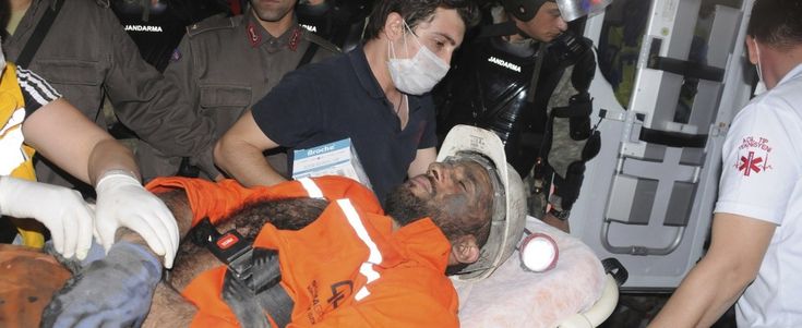 Turchia, inferno nella miniera: "I morti sono 201". Centinaia di operai intrappolati a -2000 metri