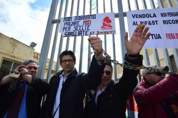 Fiera, dipendenti incatenati<br /> via al piano per tagliare i costi