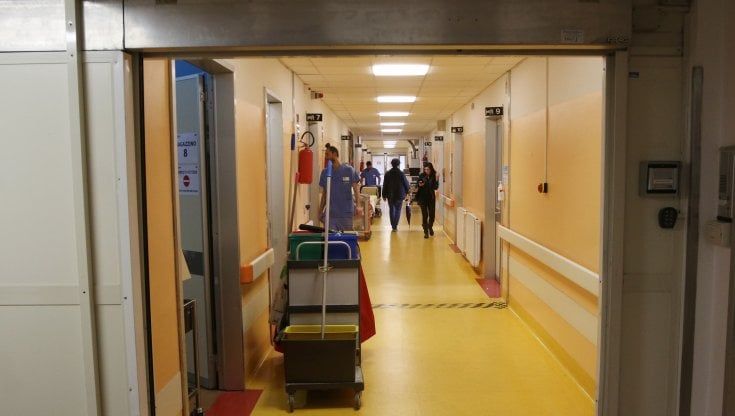 Non ha i soldi per il busto e senza non può camminare, la colletta parte dalla corsia di ospedale