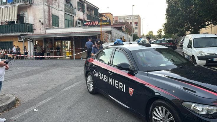 Spari in strada a Monterusciello, ferito alle gambe un venticinquenne