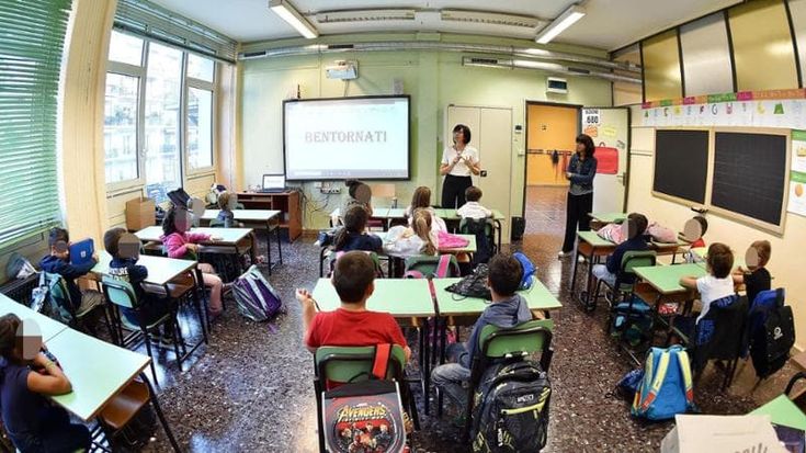 Professori in aula ma non pagati: “Ora basta, siamo pronti allo sciopero dei voti”