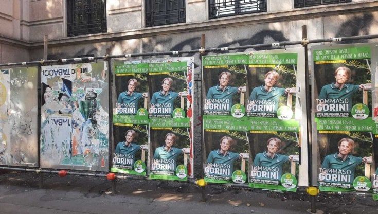 Comunali a Milano, Bernardo all'attacco sugli spazi per i manifesti: "Antidemocratico negarli, vogliono narcotizzare la campagna elettorale"