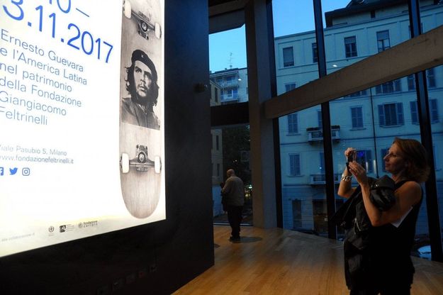 Milano, alla Fondazione Feltrinelli un patrimonio di foto e documenti del Che