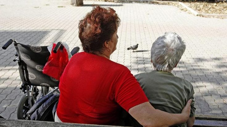 Badanti, la Cgil: “Sono 43mila ma altre 40mila lavorano in nero. E una su cinque è over 65”
