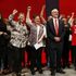 Gb, Corbyn canta 'Red flag' al congresso laburista: coro dei militanti con il pugno chiuso