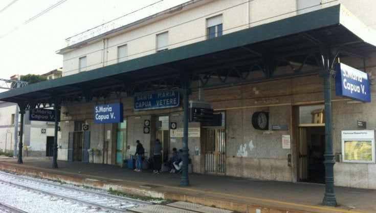 Santa Maria Capua Vetere, addetto alla sicurezza ferroviaria insegue scippatore e muore d'infarto