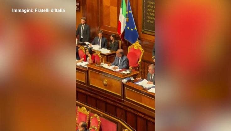 Senato, cartelli di FdI dopo voto: "Con noi le preferenze, con loro zero preferenze"