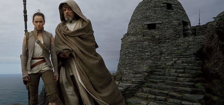 Gli ultimi Jedi stravolgono Star Wars, ironico e sovversivo: torna Skywalker