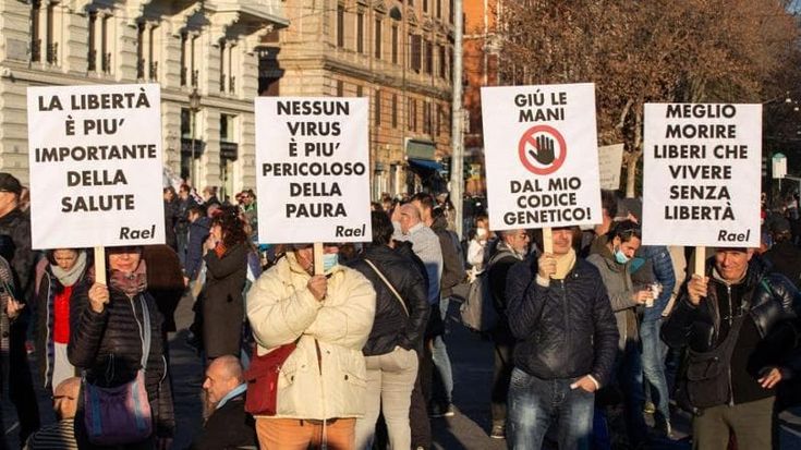Reintegro per i medici no vax, passa la proposta di FdI