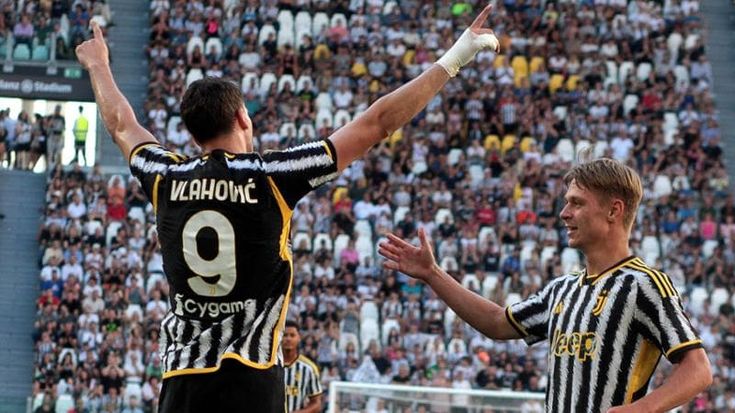 Vlahovic, altri due gol per convincere Allegri. Allo Juventus Day cori per il serbo (e contro Lukaku)