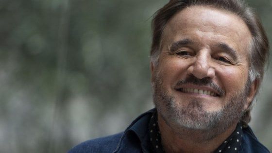 Sanremo, Christian De Sica canta all'Ariston