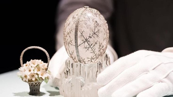 L’uovo Fabergé batte il record: venduto all’asta per 26 milioni di euro