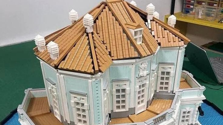 Bacoli, la Casina Vanvitelliana costruita con 30mila mattoncini Lego