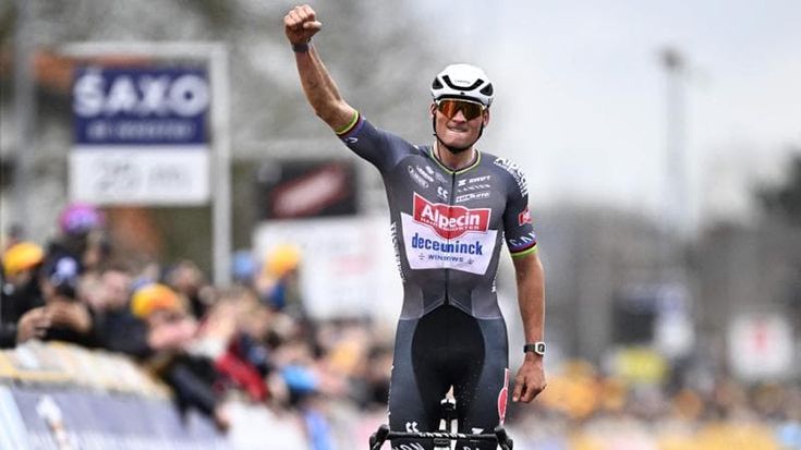 Van der Poel domina la E3 di Harelbeke, Ganna terzo