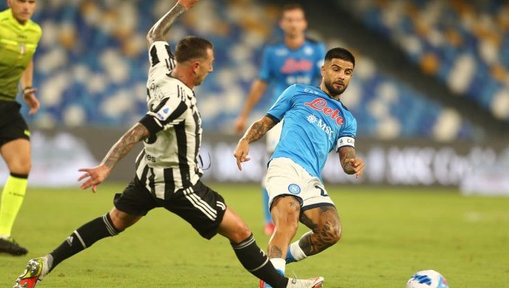 Napoli, positivo un membro dello staff tecnico. Dubbi su altri due tamponi, a forte rischio la sfida con la Juve