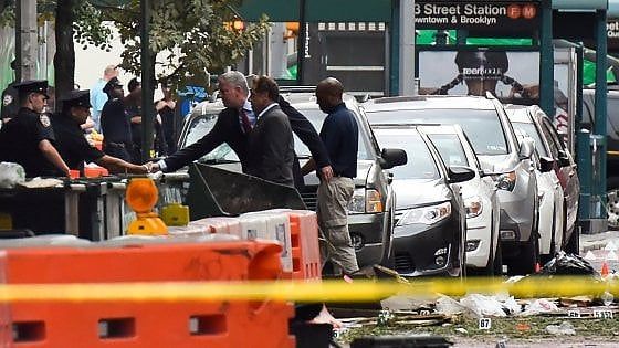 Esplosione a New York: bomba fa 29 feriti. "Era piena di schegge, per uccidere"