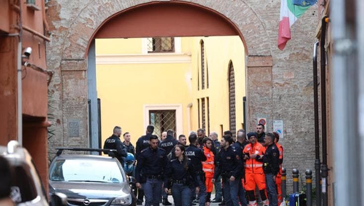 Rivolta al carcere del Pratello: gruppo di detenuti si rifiuta di entrare in cella