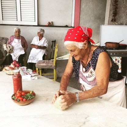 In cucina con le nonne influencer: così Ischia si racconta su Youtube