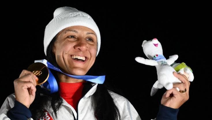 L’oro a 41 anni di Elana Meyers nel bob e l’abbraccio ai due figli sordi: “La mia felicità”