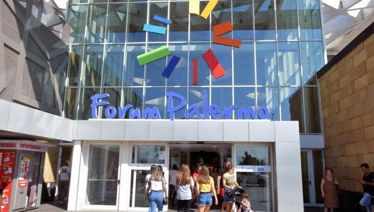 Molestie in un negozio del Forum, manager a giudizio per stalking