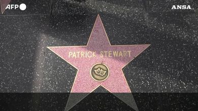 Addio Patrick Stewart, l'omaggio sulla Walk of Fame all'attore morto a 86 anni