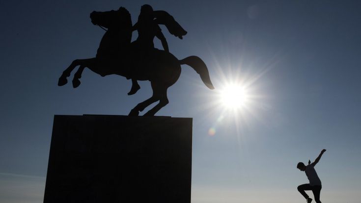 Atene in piazza contro gli accordi sul nuovo nome della Macedonia 