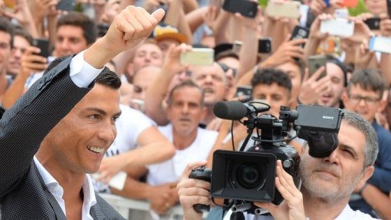 Juve, rischio folla per Ronaldo a Villar Perosa: ipotesi trasloco allo Stadium ma il sindaco dice no