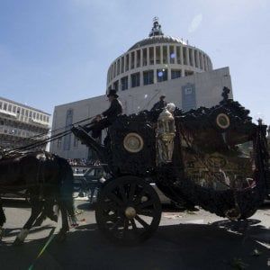 Roma, capo banda musicale al funerale-show dei Casamonica è un ex carabiniere 