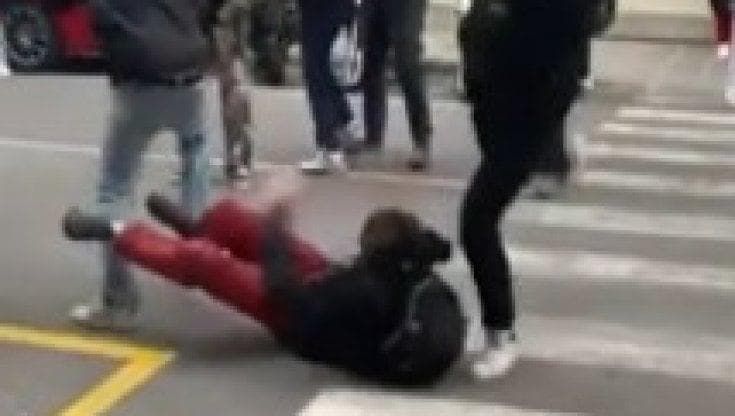 Botte al liceo Michelangiolo, due prosciolti