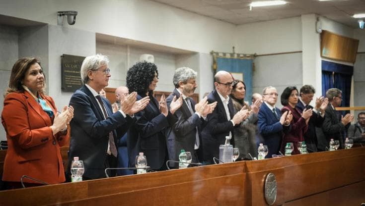 Campania, Fico presenta la sua giunta: “Non sarà in propaganda elettorale permanente”