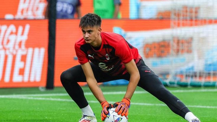 Lorenzo Torriani, chi è il portiere di 19 anni che il Milan ha schierato contro il Liverpool