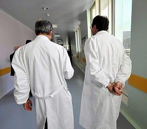 Operano tumore dopo tre anni<br />recidono i nervi, nove indagati