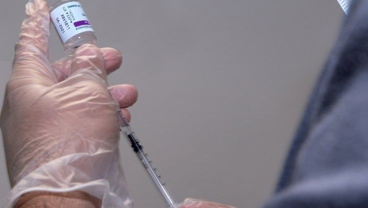 Covid, aziende sanitarie e personale vaccinato: la situazione a Parma 